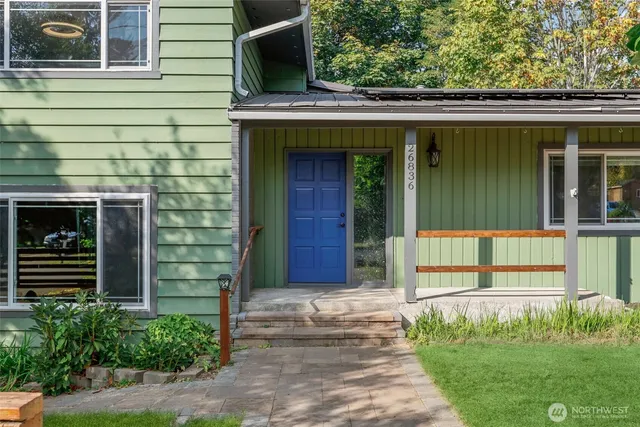 a view of a entrance of the house