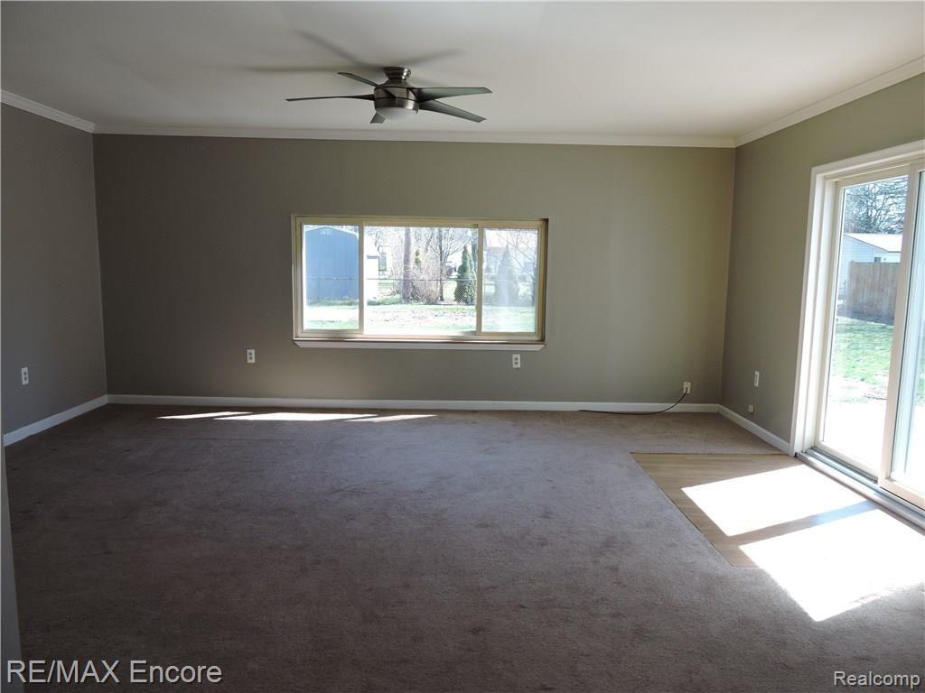 3671 Minton Road Lake Orion, MI 48359 - Photo 11 of 17 family room.JPG