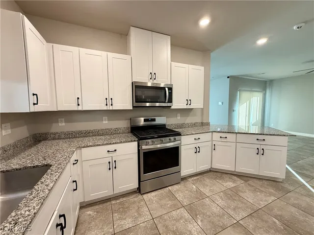 $2,430 | 7457 Onyx Star Street, North Las Vegas, NV 89084
