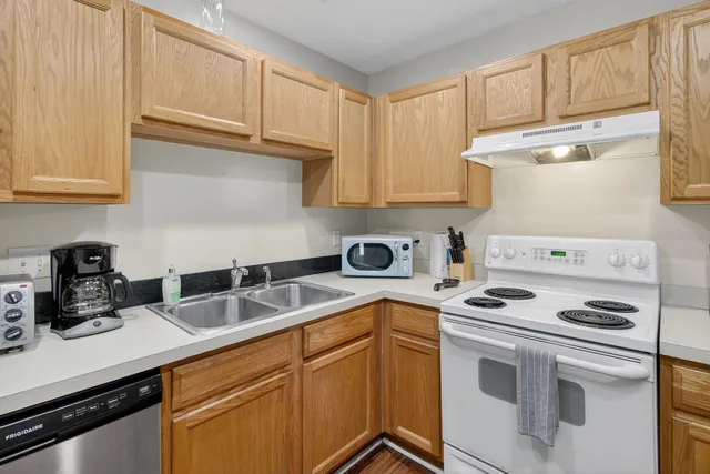 $189,900 | 8058 Shadow Oak Drive, North Charleston, SC 29406