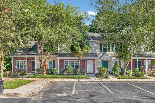 $189,900 | 8058 Shadow Oak Drive, North Charleston, SC 29406