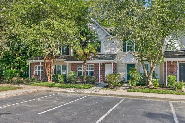 $189,900 | 8058 Shadow Oak Drive, North Charleston, SC 29406