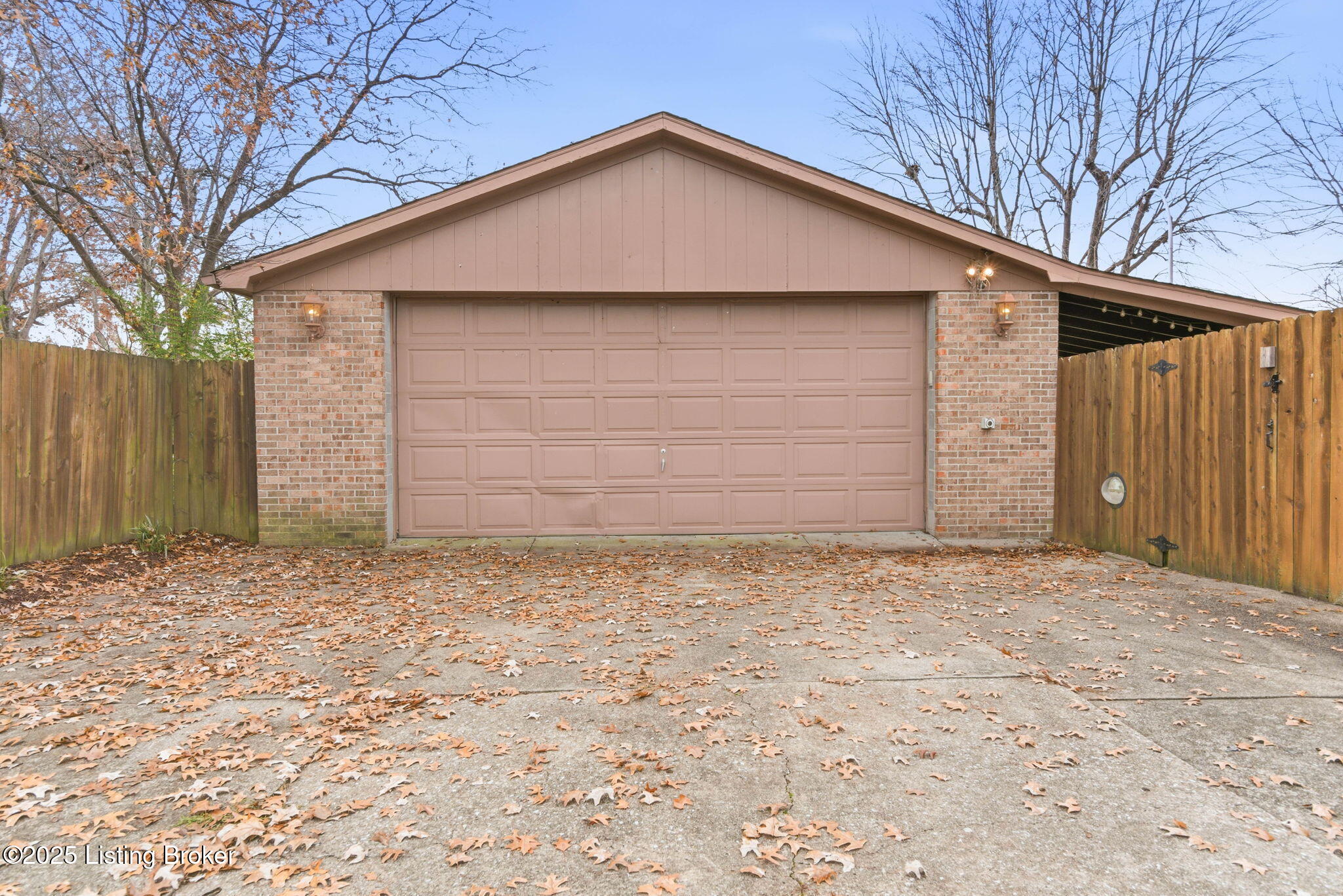 4526 Sandhill Road Louisville, KY 40219 - Photo 44 of 57 Garage1