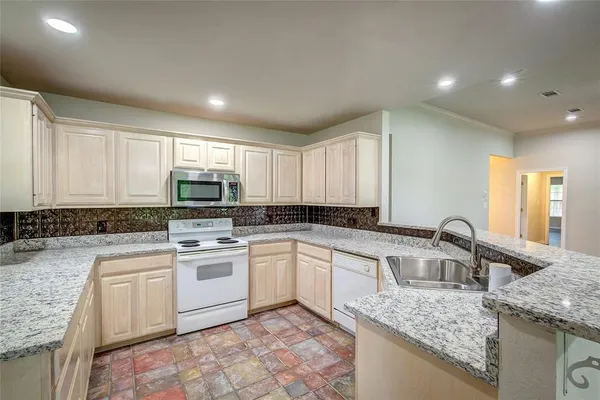 $2,400 | 225 Rs County Road 1278, Emory, TX 75440