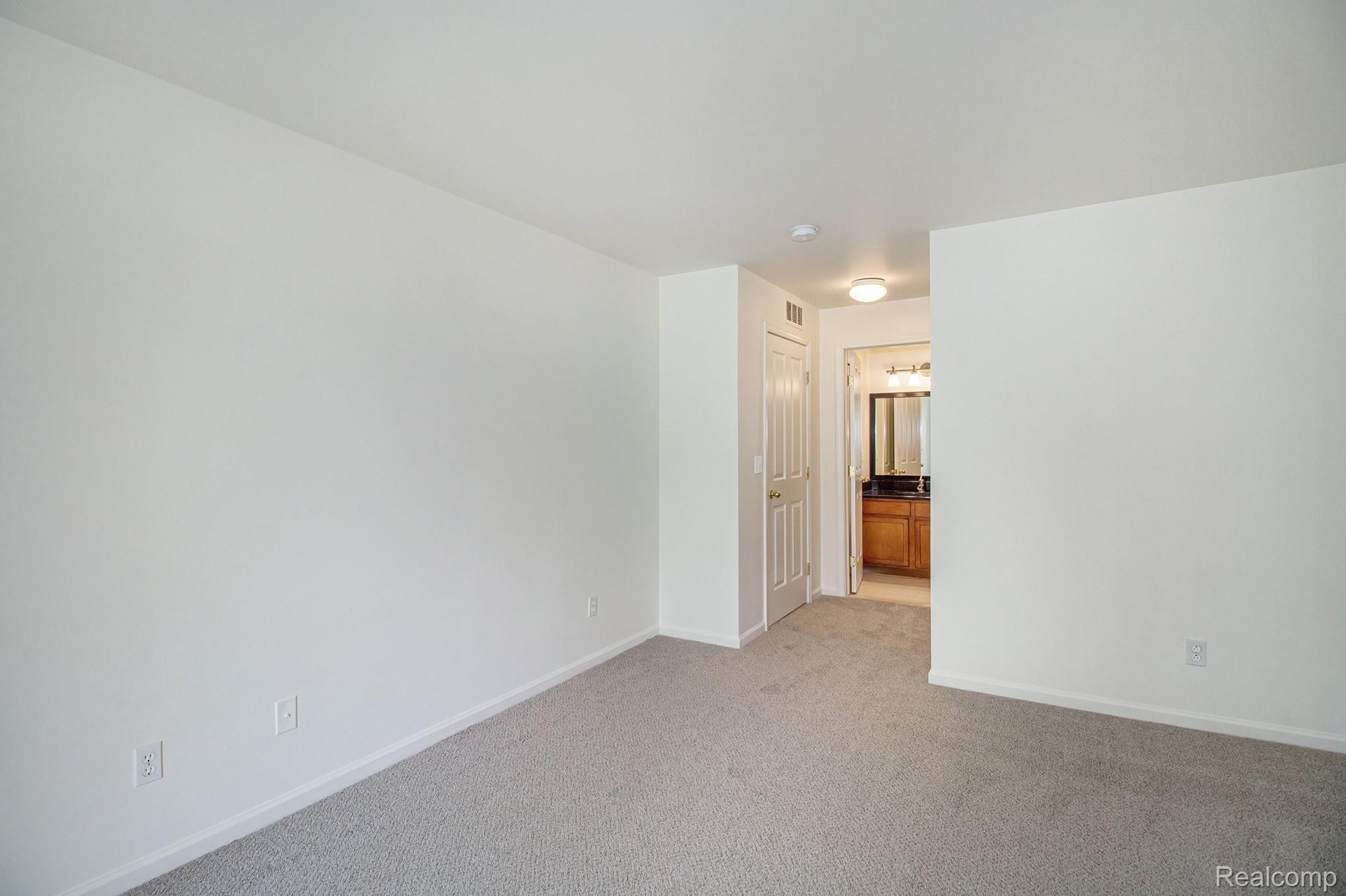 4122 Hampton Ridge Boulevard, Unit 62 Howell, MI 48843 - Photo 15 of 20 IMG_9598.jpg