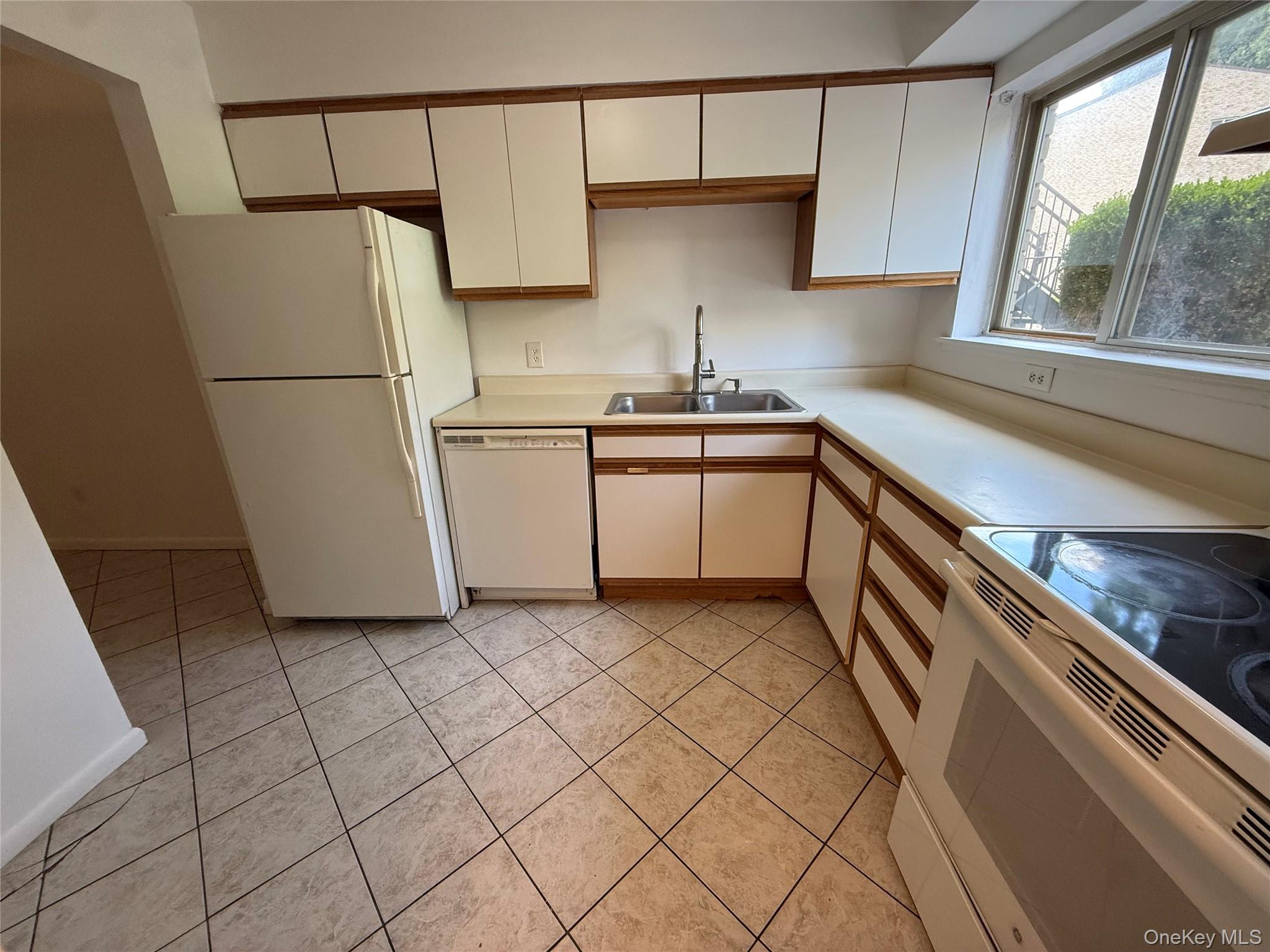 26 Cooper Road, Unit 810 Poughkeepsie, NY 12603 - Photo 5 of 23 Gallery Image 5