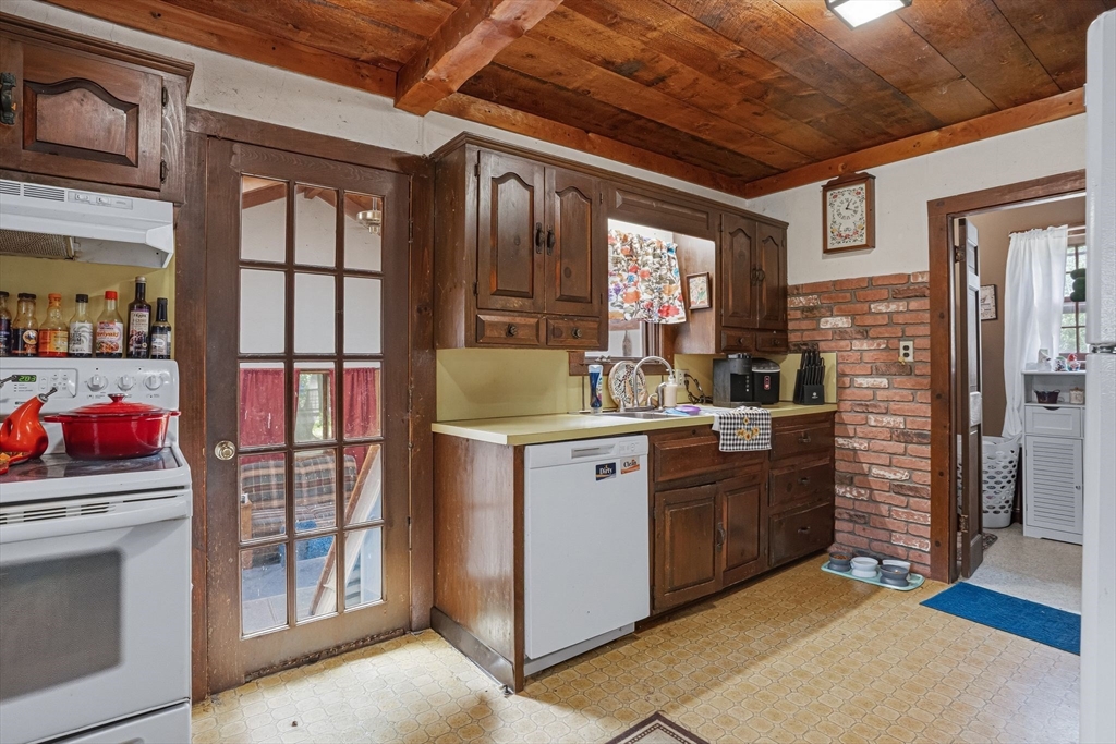 20 Baker Street Hanson, MA 02341 - Photo 4 of 41