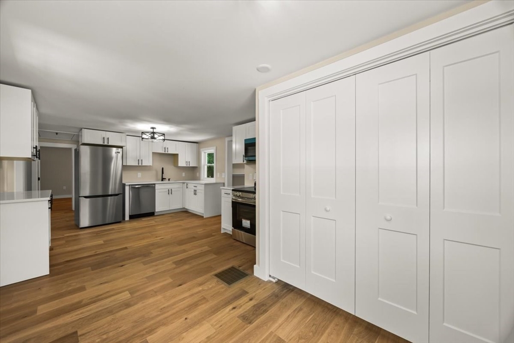 521 Marys Pond Road Rochester, MA 02770 - Photo 5 of 42