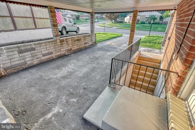 an aerial view of a house with outdoor space and lake view