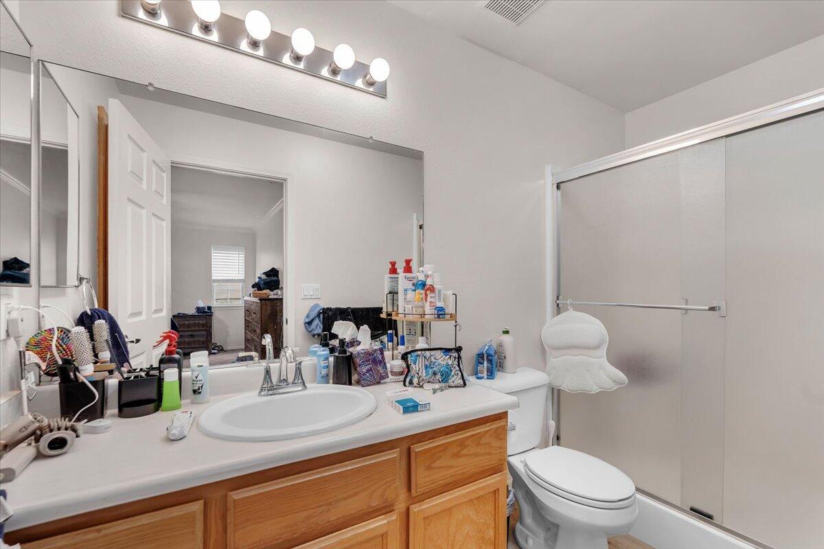 4597 Lynbrook Loop Redding, CA 96003 - Photo 16 of 36 Unit 1 - Primary bath