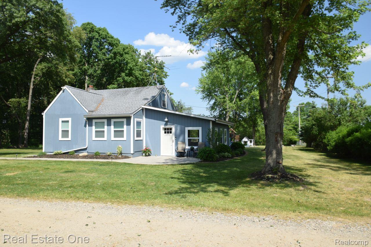 807 South Bull Run Road Fowlerville, MI 48836 - Photo 1 of 60 Gallery Image 1