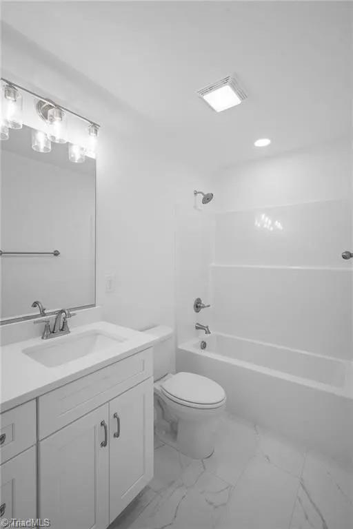 6165 Frye Bridge Road Clemmons, NC 27012 - Photo 22 of 25 Upper Bathroom - Photo shows similar features for the future home.