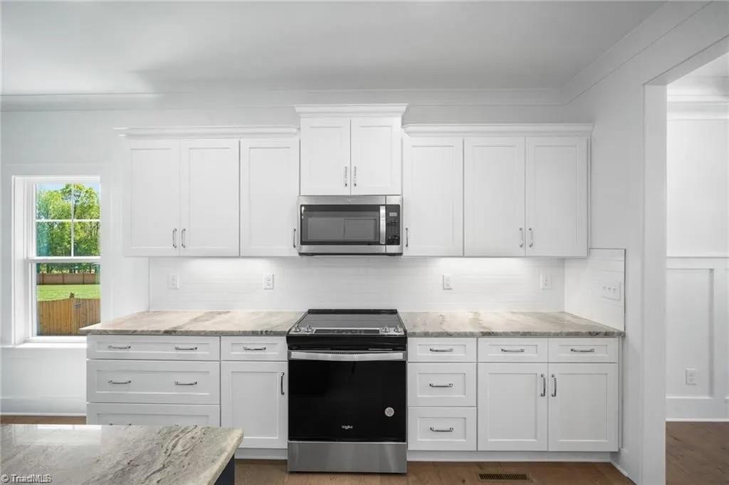 6165 Frye Bridge Road Clemmons, NC 27012 - Photo 9 of 25 Kitchen - Photo shows similar features for the future home.