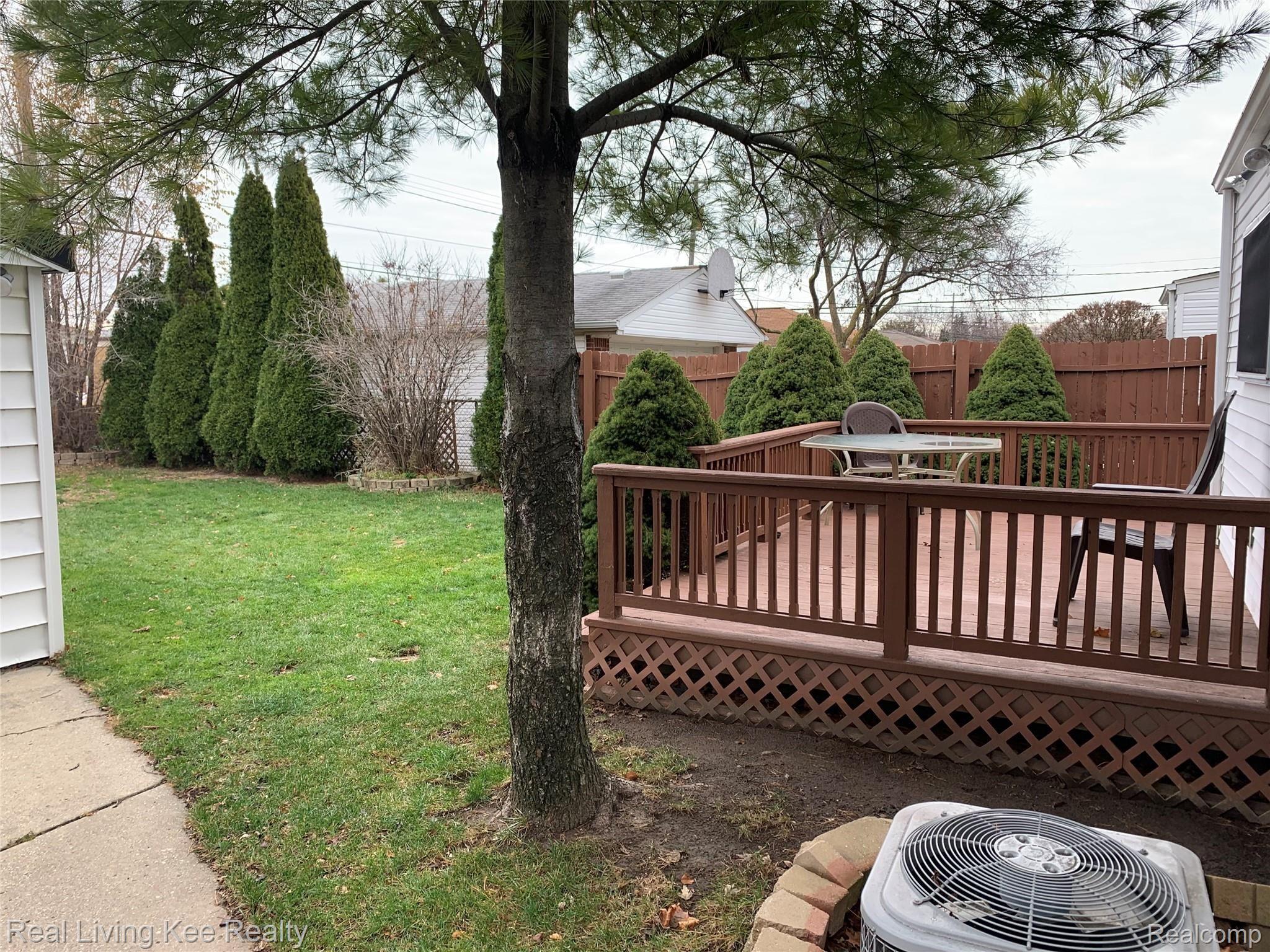 17957 Rainbow Road Fraser, MI 48026 - Photo 4 of 24 Deck.jpg