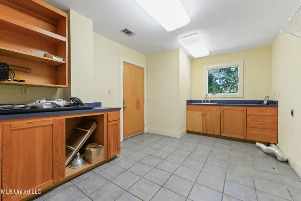 $3,950 | 1220 Sunset Avenue, Ocean Springs, MS 39564
