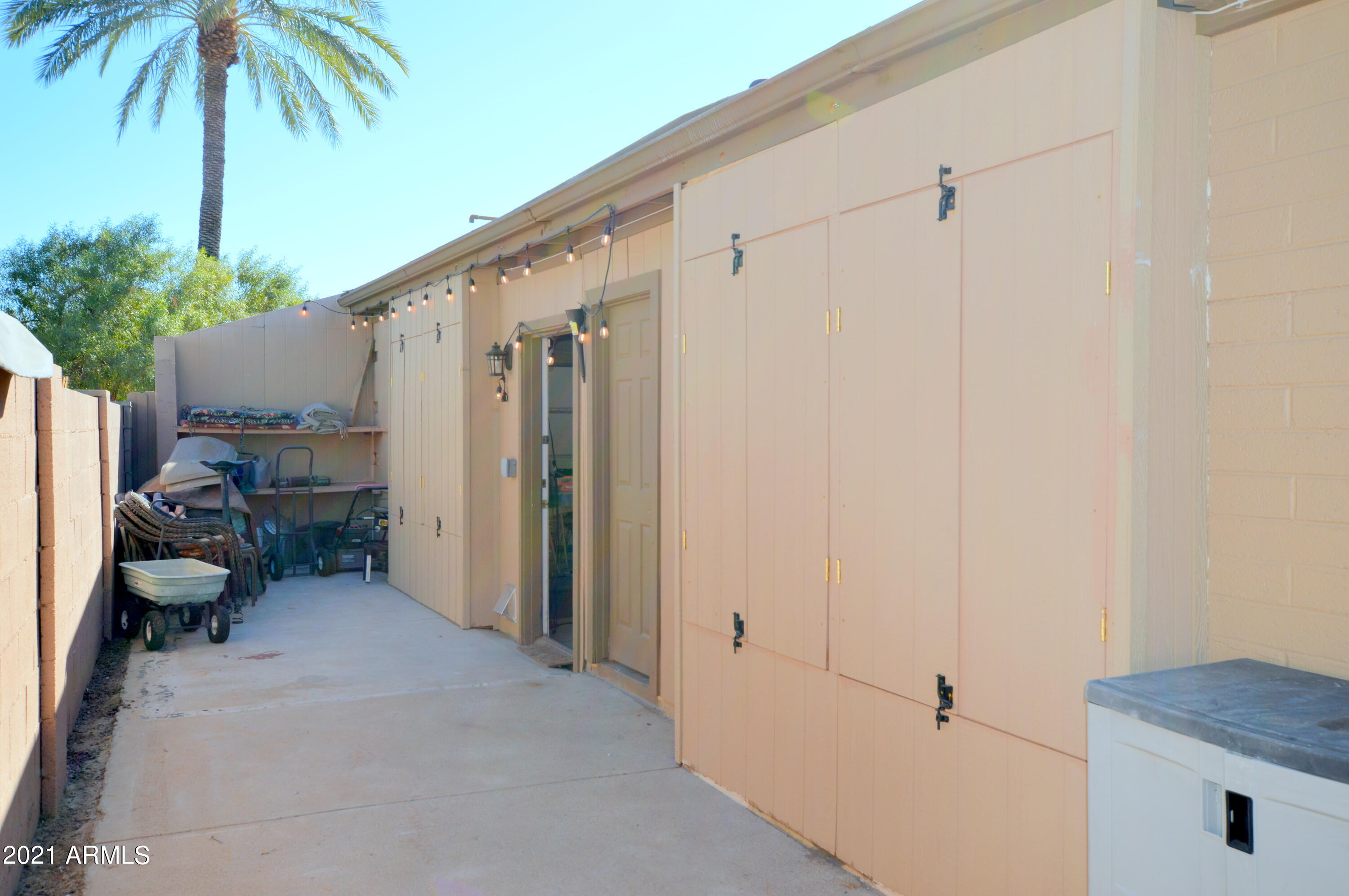 1702 North Trevor Mesa, AZ 85201 - Photo 32 of 37 1702 Trevor Yard9