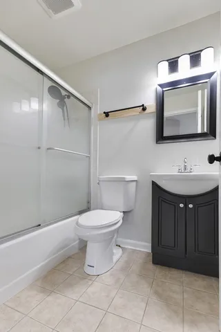 $1,730 | 96 Gant Circle, Unit C, Streamwood, IL 60107