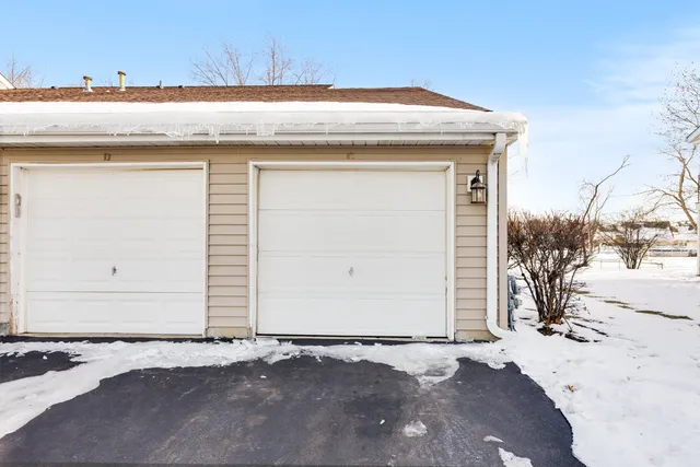 $1,730 | 96 Gant Circle, Unit C, Streamwood, IL 60107