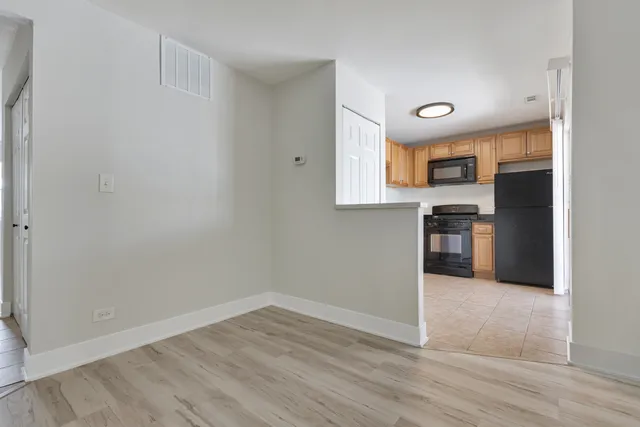 $1,730 | 96 Gant Circle, Unit C, Streamwood, IL 60107