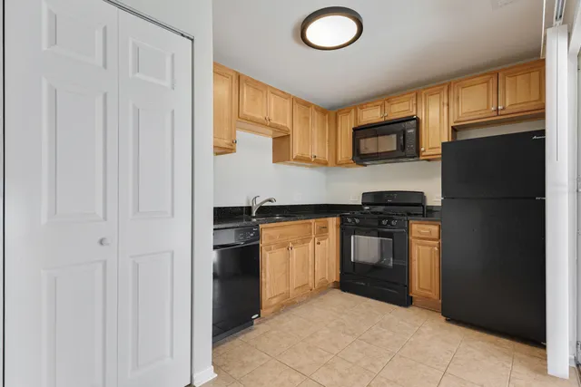 $1,730 | 96 Gant Circle, Unit C, Streamwood, IL 60107