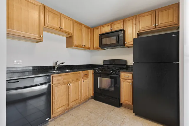 $1,730 | 96 Gant Circle, Unit C, Streamwood, IL 60107