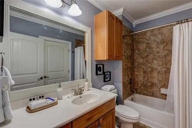 $1,300,000 | 1001 The Cape, Unit 32, Horseshoe Bay, TX 78657