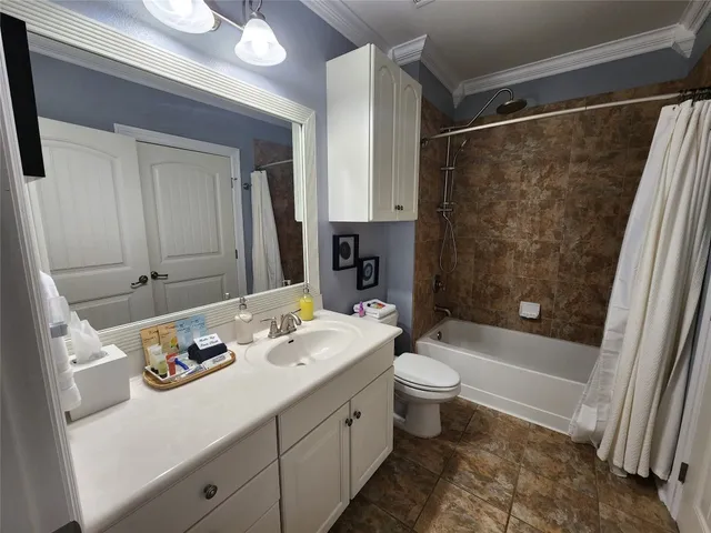 $1,300,000 | 1001 The Cape, Unit 32, Horseshoe Bay, TX 78657