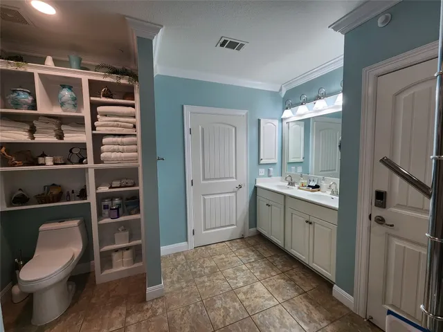 $1,300,000 | 1001 The Cape, Unit 32, Horseshoe Bay, TX 78657