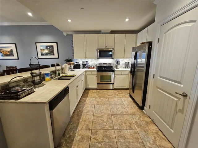 $1,300,000 | 1001 The Cape, Unit 32, Horseshoe Bay, TX 78657