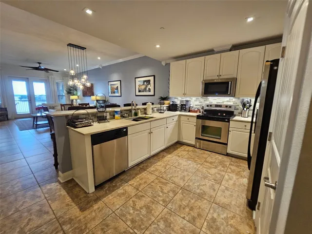 $1,300,000 | 1001 The Cape, Unit 32, Horseshoe Bay, TX 78657