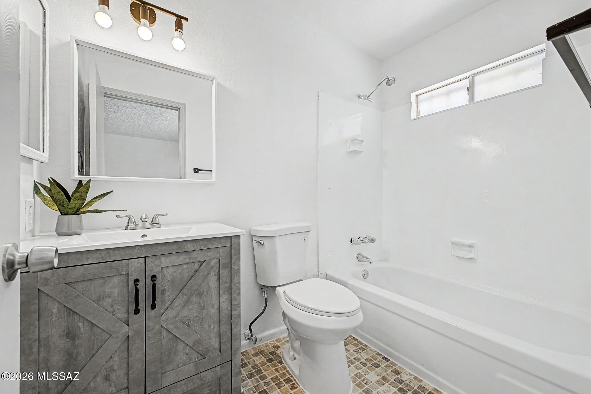 1525 East Prince Road Tucson, AZ 85719 - Photo 17 of 39 Primary Bathroom