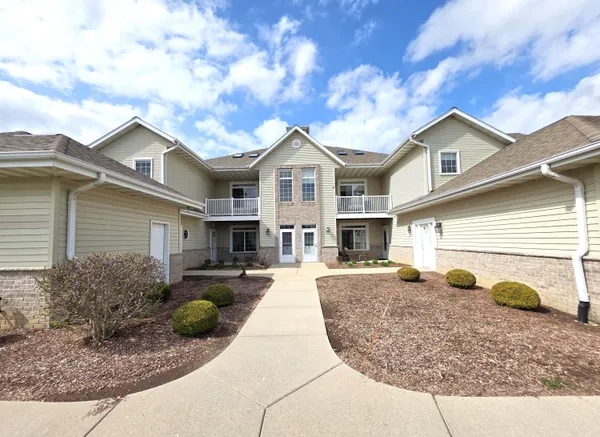 $320,000 | 1620 Grey Fox Trail, Unit D, Mukwonago, WI 53149