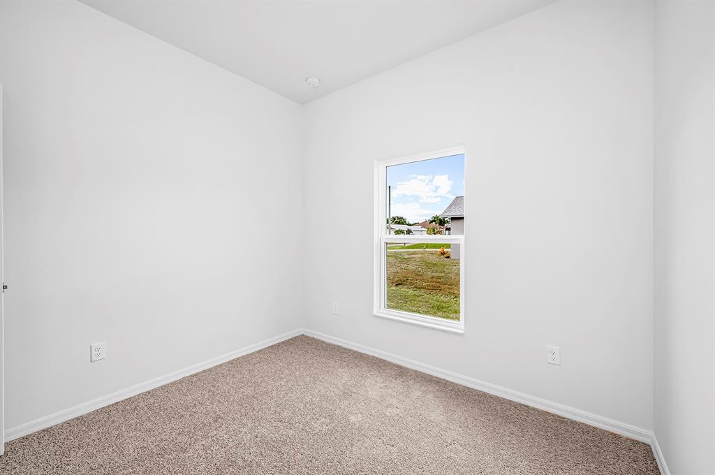 7886 99th Court Vero Beach, FL 32967 - Photo 15 of 18 an empty room with windows