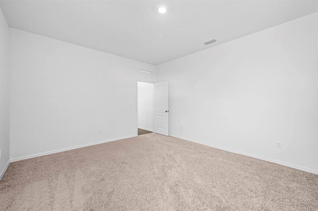 7886 99th Court Vero Beach, FL 32967 - Photo 10 of 18 a view of an empty room