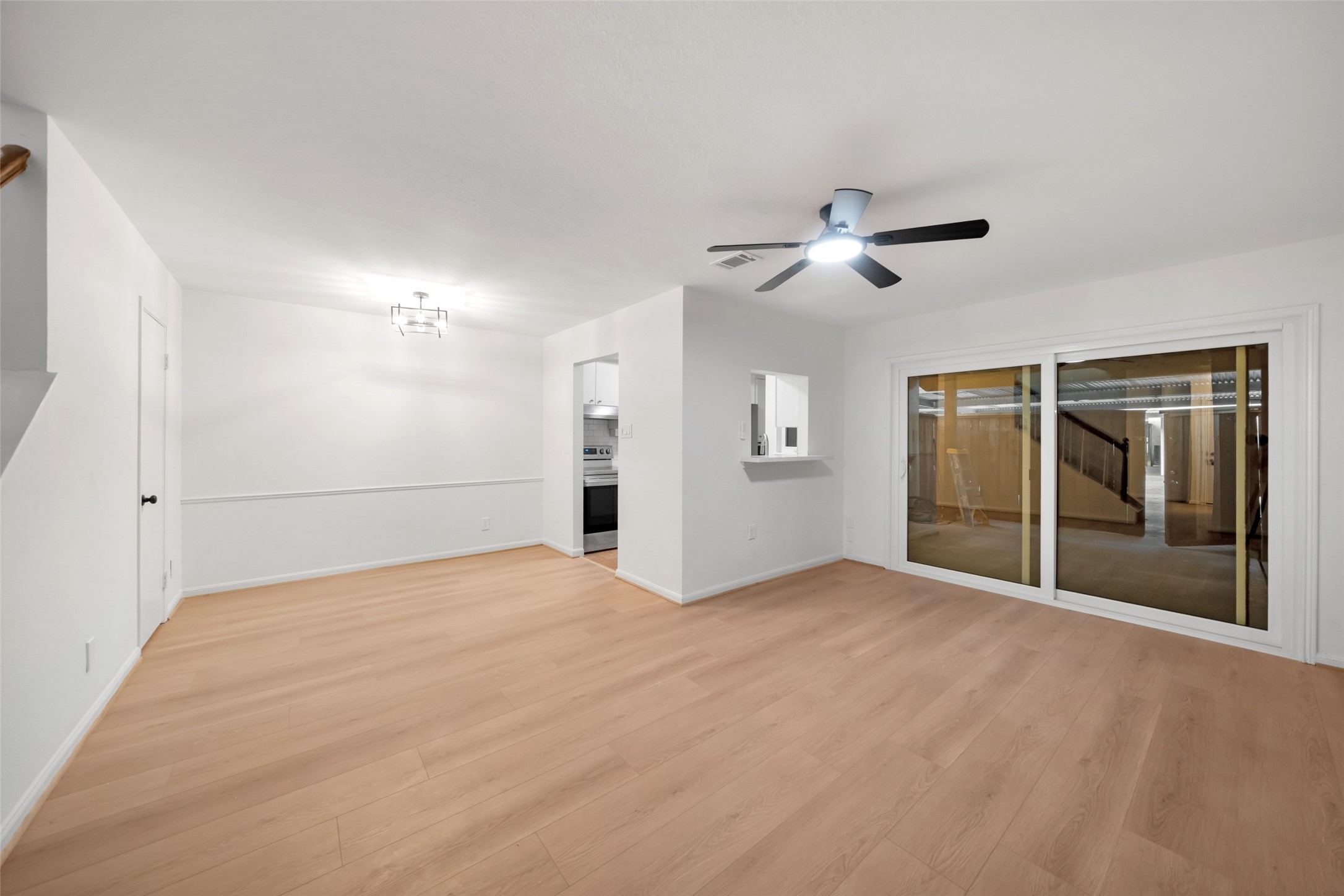 9654 Westview Drive, Unit 9 Houston, TX 77055 - Photo 10 of 47 Den - view 1