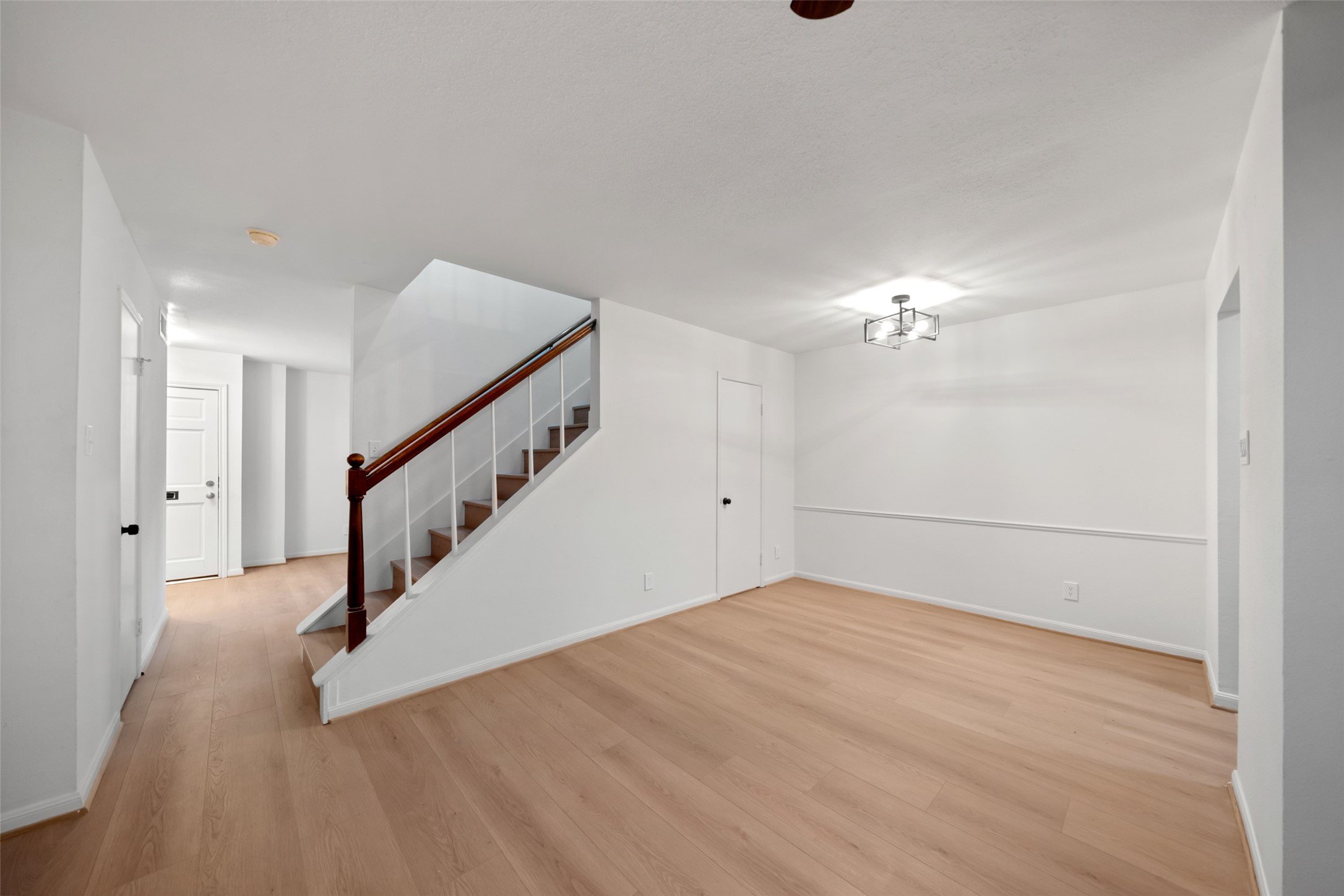 9654 Westview Drive, Unit 9 Houston, TX 77055 - Photo 14 of 47 Dining Room