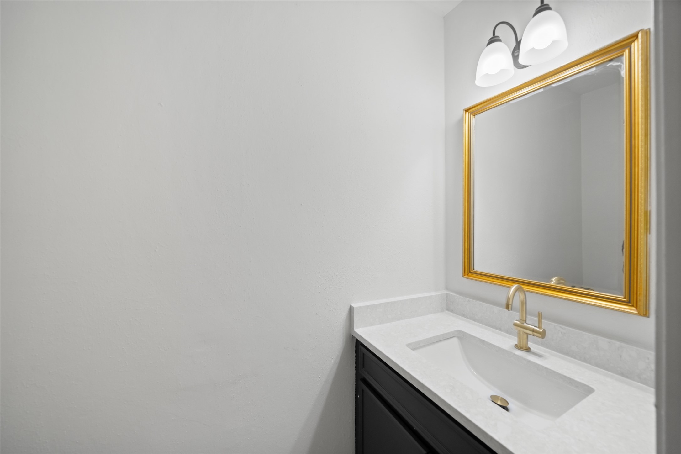 9654 Westview Drive, Unit 9 Houston, TX 77055 - Photo 15 of 47 1st Floor Half Bath