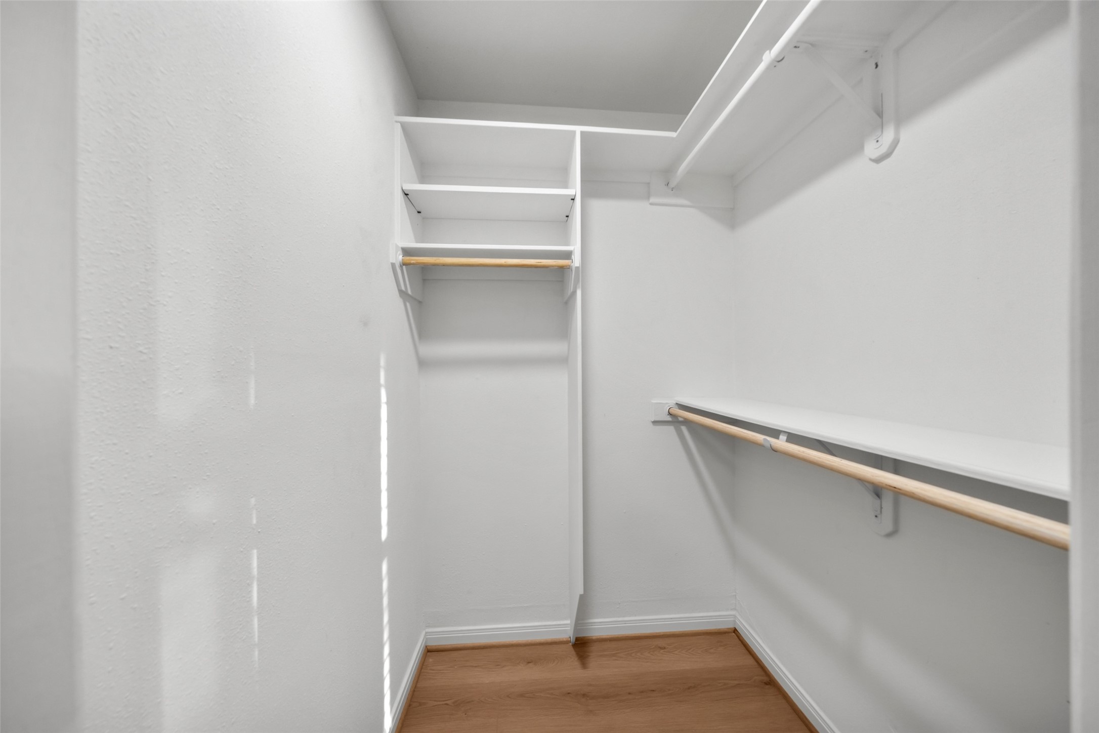 9654 Westview Drive, Unit 9 Houston, TX 77055 - Photo 22 of 47 Primary Closet