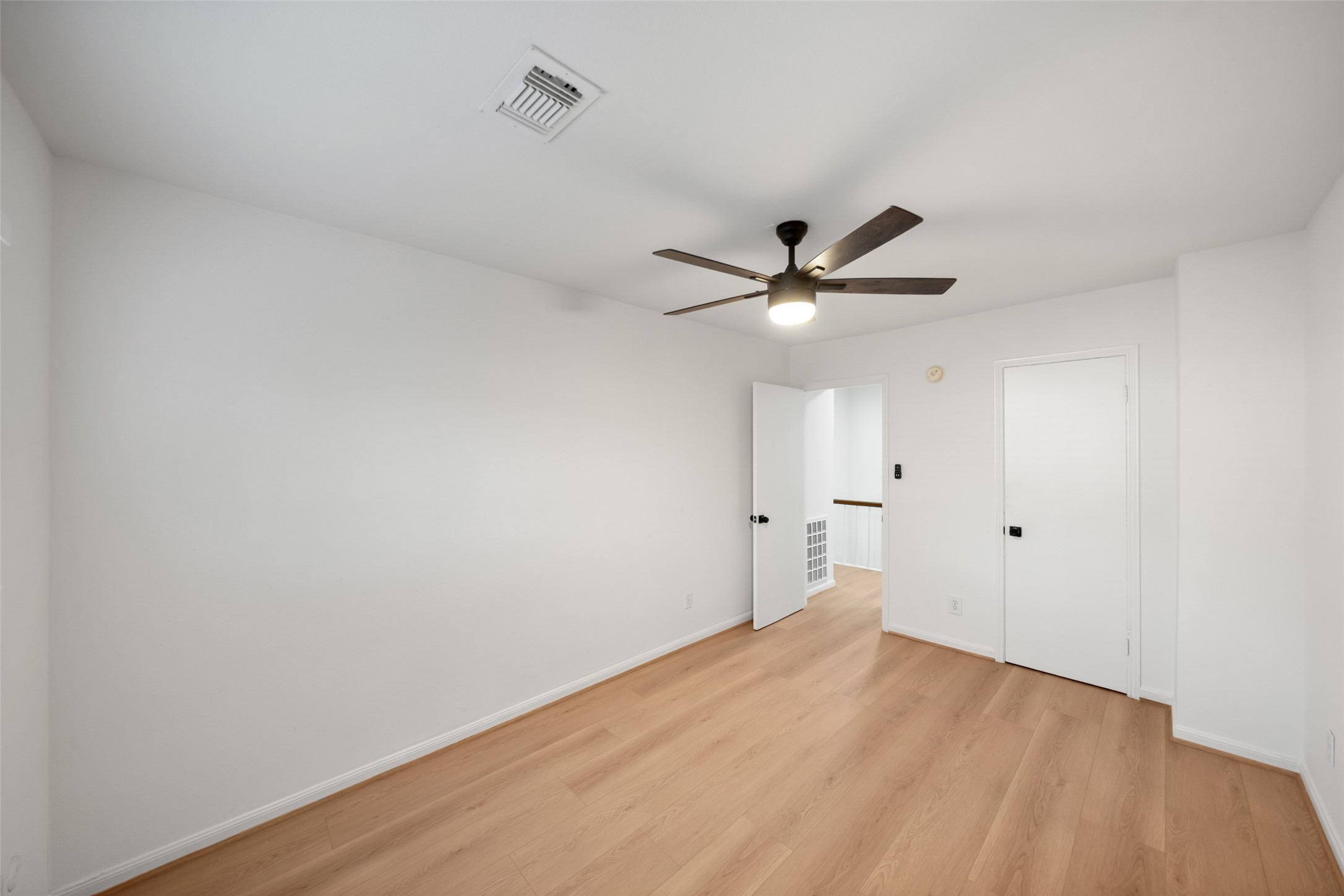 9654 Westview Drive, Unit 9 Houston, TX 77055 - Photo 25 of 47 Bedroom 2 - view 2