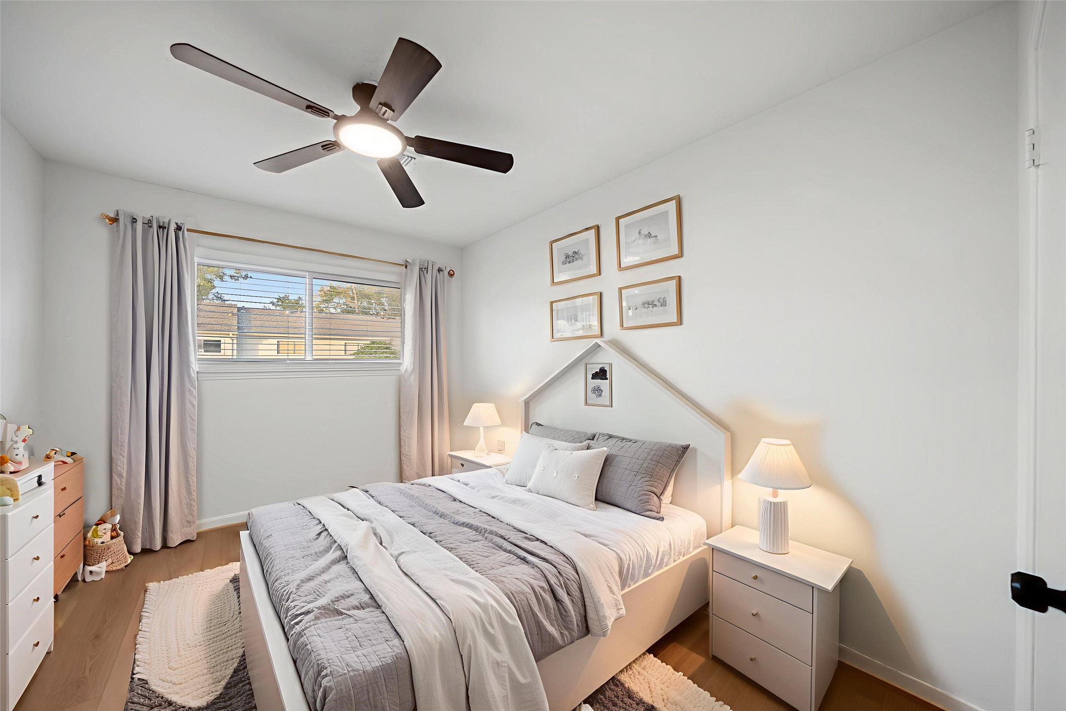 9654 Westview Drive, Unit 9 Houston, TX 77055 - Photo 26 of 47 Bedroom 3 - view 1 - virtually staged