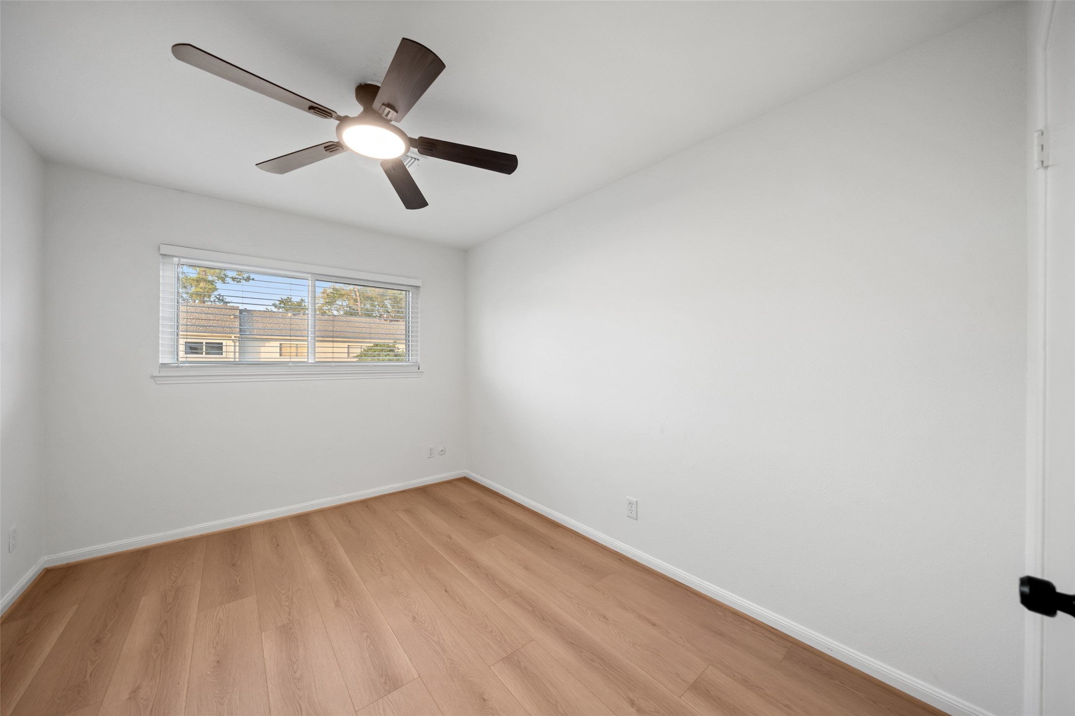 9654 Westview Drive, Unit 9 Houston, TX 77055 - Photo 27 of 47 Bedroom 3 - view 1