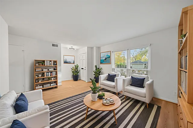 $2,250 | 9654 Westview Drive, Unit 9, Houston, TX 77055