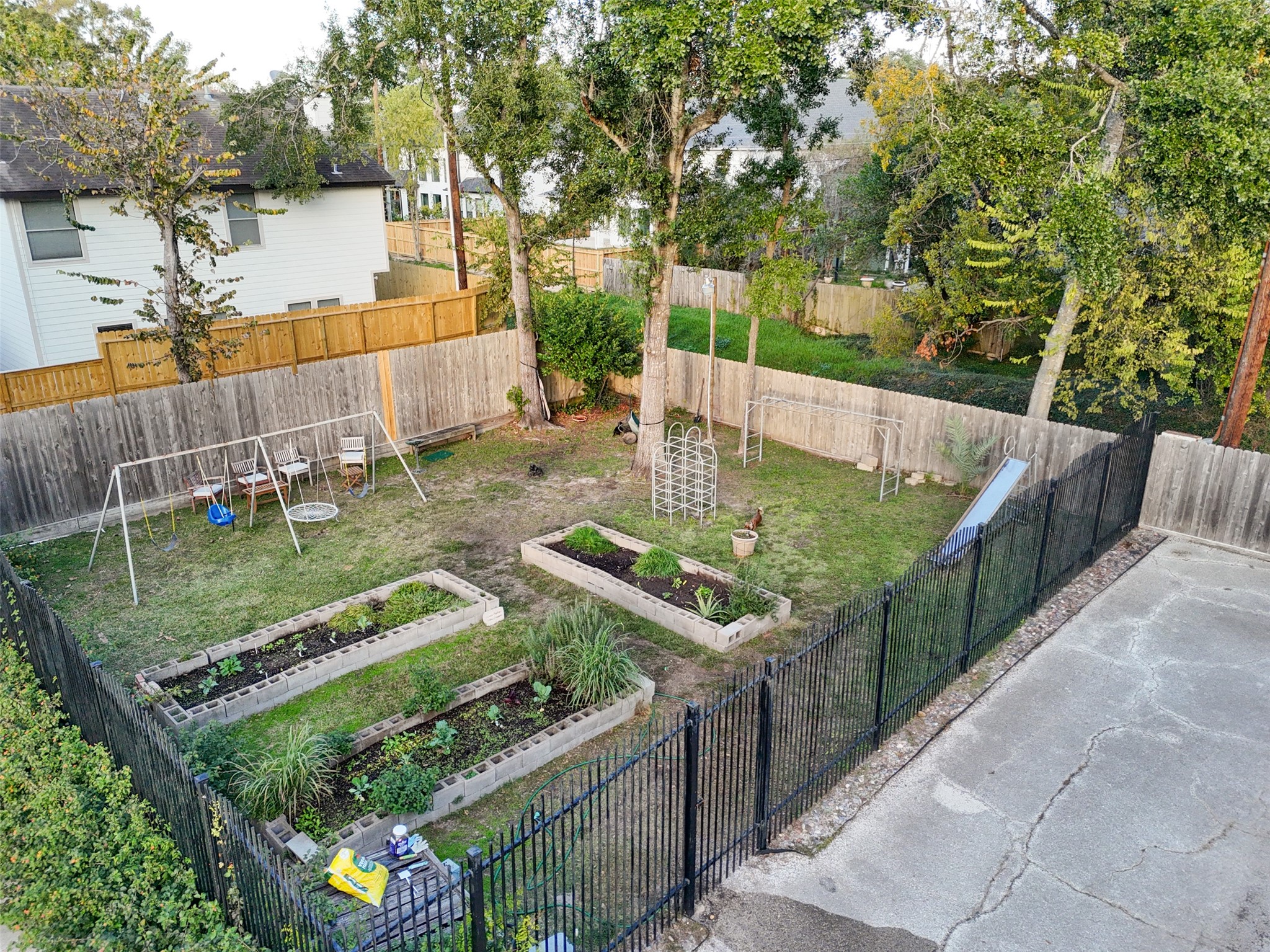9654 Westview Drive, Unit 9 Houston, TX 77055 - Photo 38 of 47 Community Garden