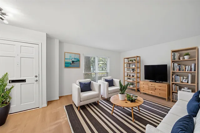 $2,250 | 9654 Westview Drive, Unit 9, Houston, TX 77055