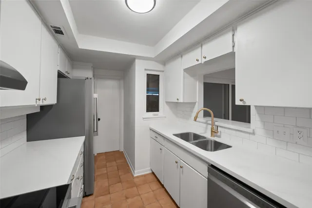 $2,250 | 9654 Westview Drive, Unit 9, Houston, TX 77055