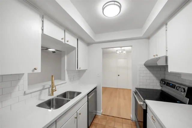 $2,250 | 9654 Westview Drive, Unit 9, Houston, TX 77055