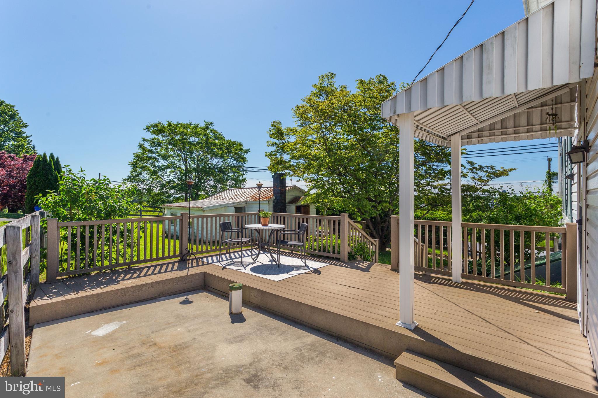 8501 Chestnut Grove Road Frederick, MD 21701 - Photo 18 of 29 Custom Trex Deck and Patio