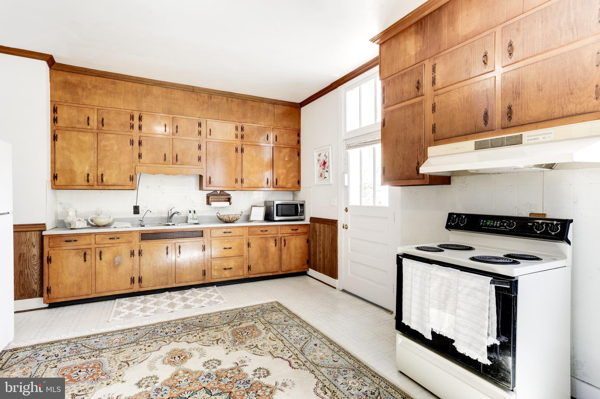 8501 Chestnut Grove Road Frederick, MD 21701 - Photo 5 of 29 Enormous Kitchen with Loads of Storage