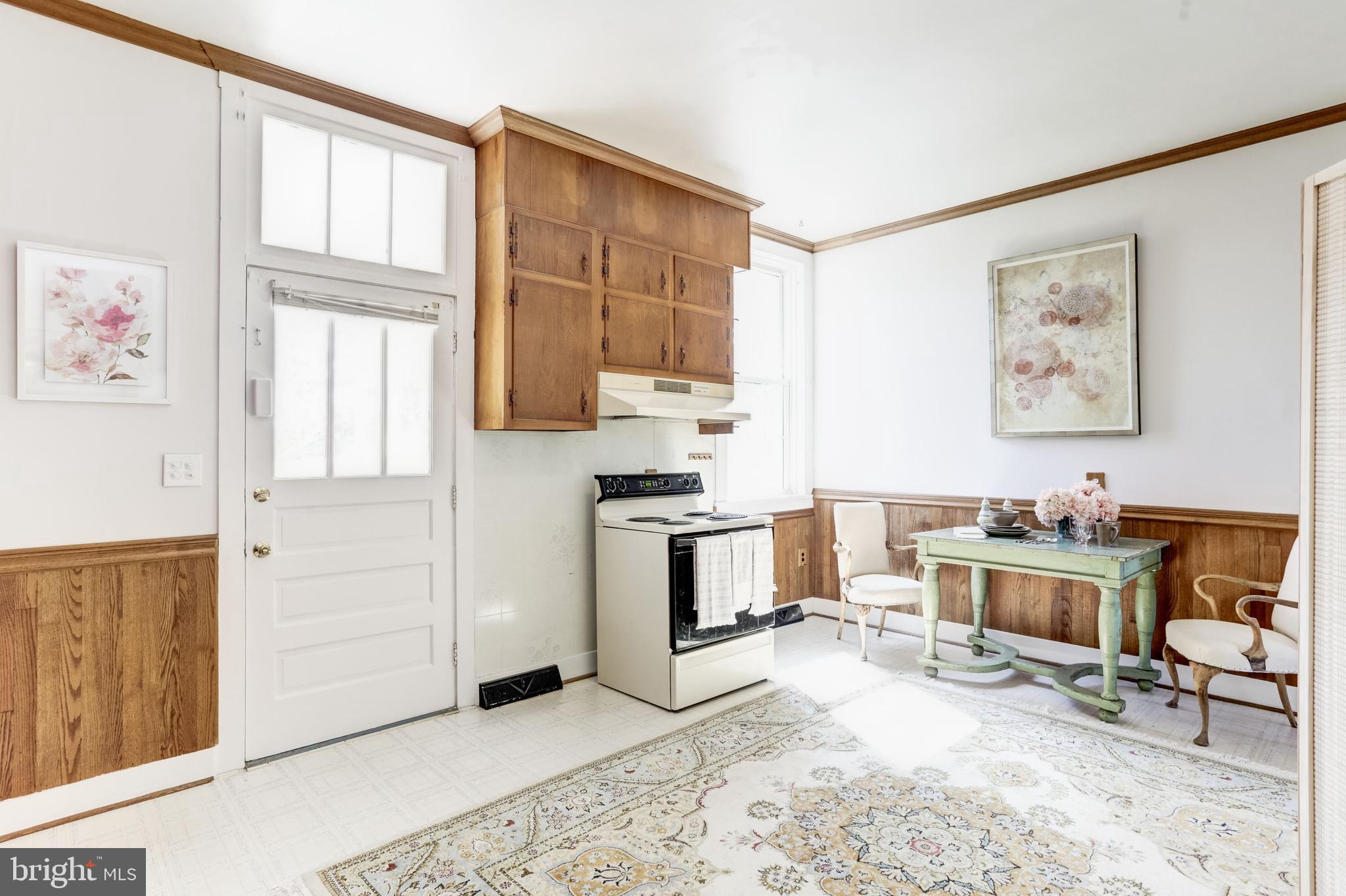 8501 Chestnut Grove Road Frederick, MD 21701 - Photo 6 of 29 Space for a Table for Four