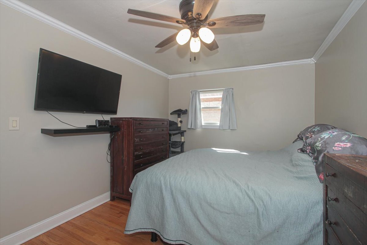 443 Elmhurst Road Mount Prospect, IL 60056 - Photo 11 of 21 Gallery Image 11